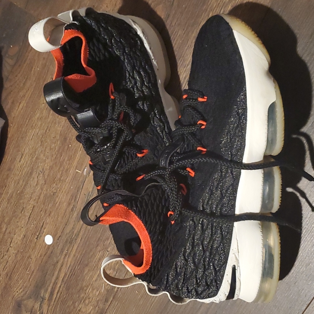 Boys Nike Air Lebron James XV sneakers sz 7y